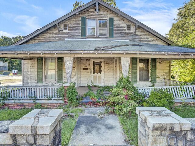 Photo of 220 Hampton Avenue