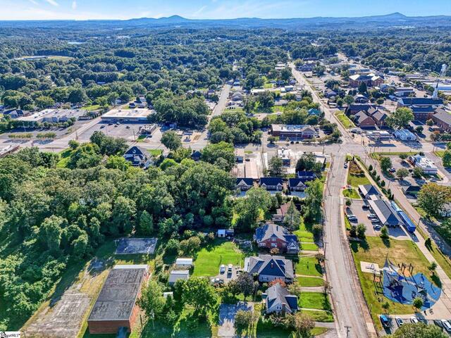 Photo of 220 Hampton Avenue