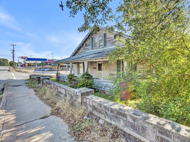 Photo of 220 Hampton Avenue