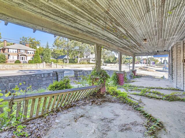 Photo of 220 Hampton Avenue