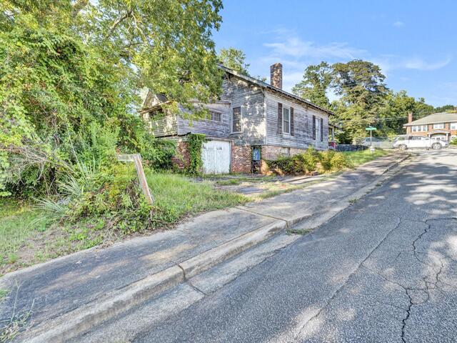 Photo of 220 Hampton Avenue