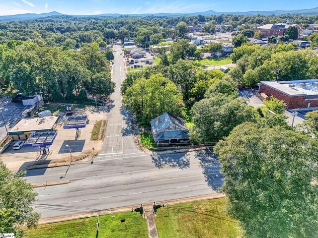 Photo of 220 Hampton Avenue