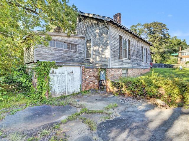 Photo of 220 Hampton Avenue