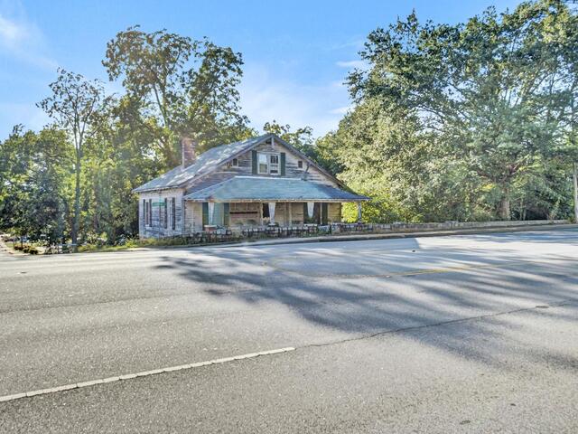 Photo of 220 Hampton Avenue