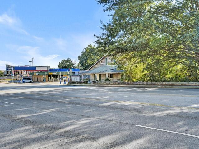 Photo of 220 Hampton Avenue