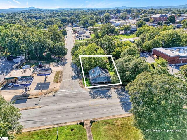 Photo of 220 Hampton Avenue