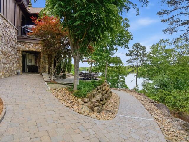 Photo of 320 Knollwood Drive