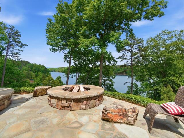 Photo of 320 Knollwood Drive