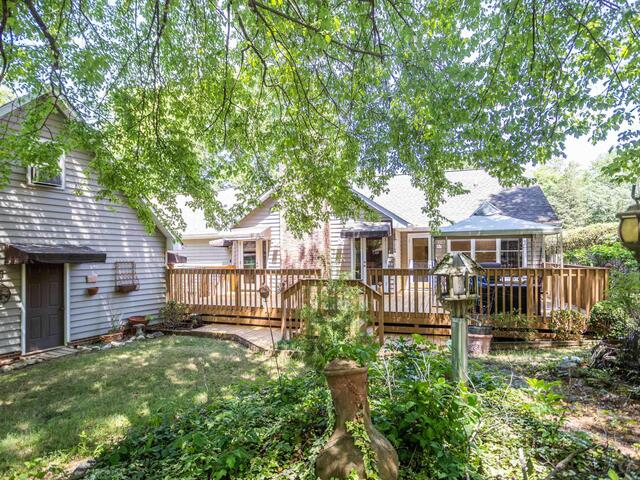 Photo of 306 Cottonwood Court