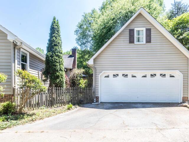 Photo of 306 Cottonwood Court