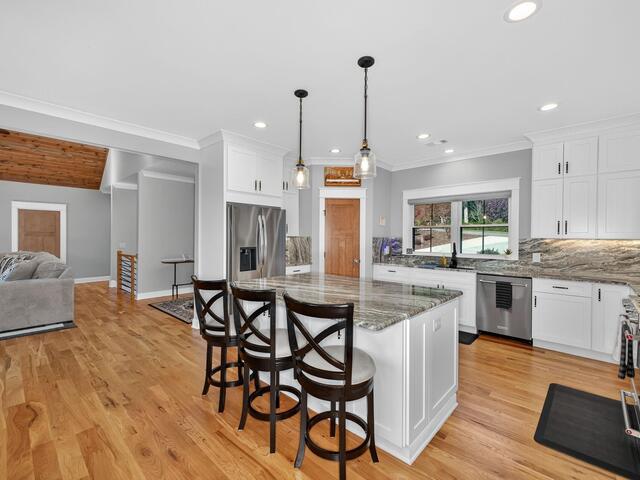 Photo of 709 Keowee Bay Circle