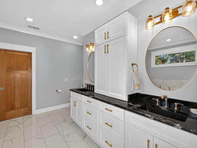 Photo of 709 Keowee Bay Circle