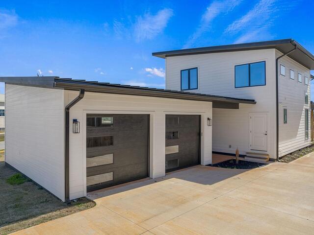 Photo of 8 Village Crest Drive