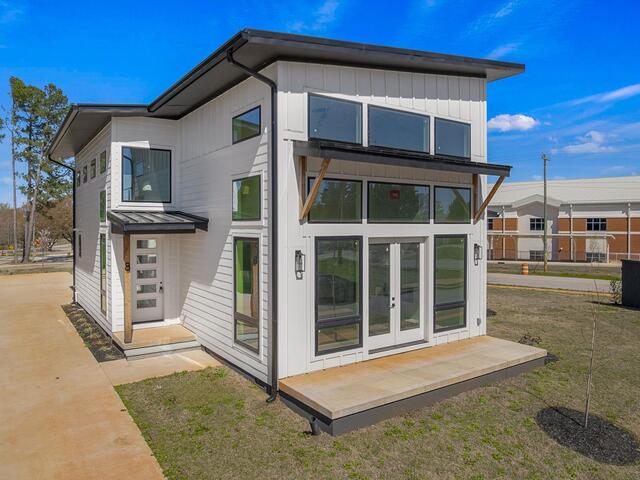 Photo of 8 Village Crest Drive
