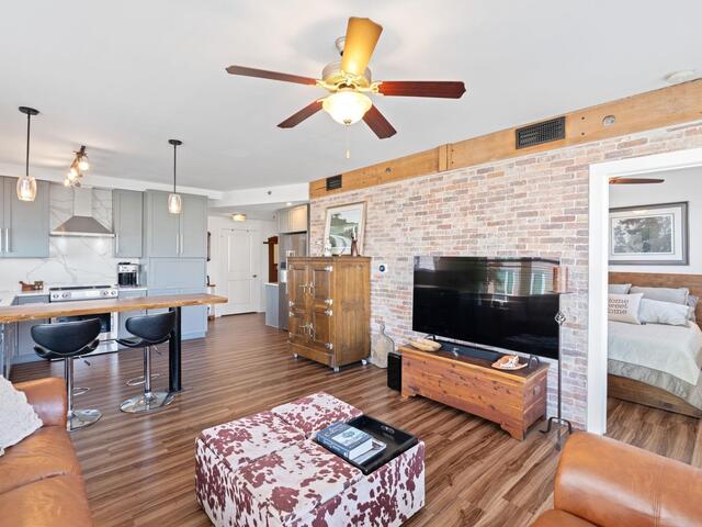 Photo of 100 E Washington Street