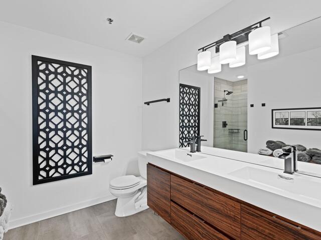 Photo of 100 E Washington Street