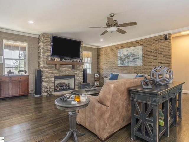 Photo of 310 BURNING TREE Road