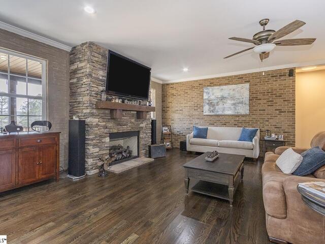 Photo of 310 BURNING TREE Road