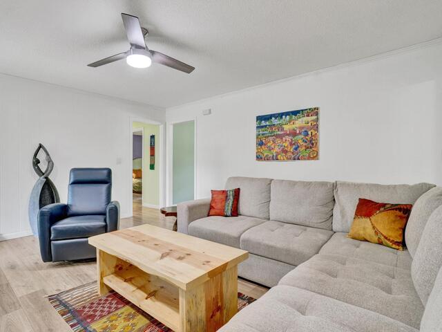 Photo of 205 Oxmoor Drive