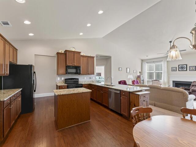 Photo of 1003 Hillcrest Court