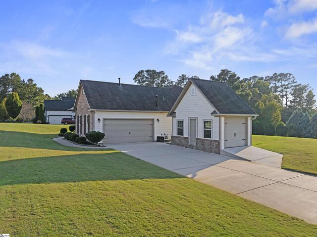 Photo of 1003 Hillcrest Court