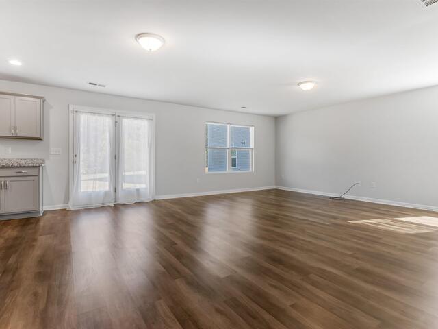 Photo of 445 Grantham Court