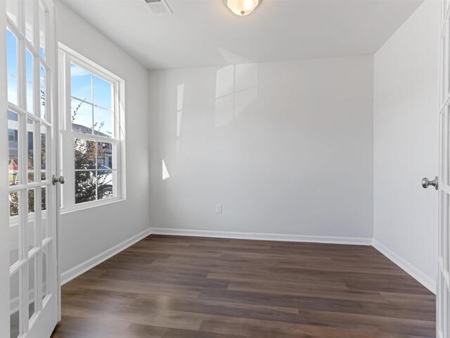 Photo of 445 Grantham Court