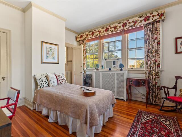 Photo of 780 W Main Street