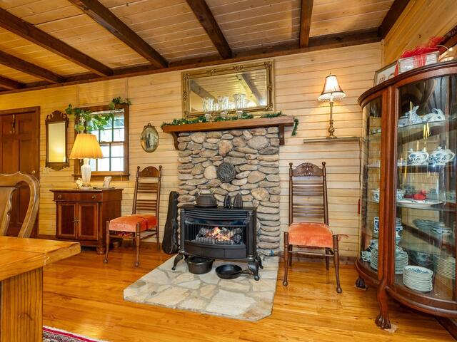 Photo of 2111 Moorefield Memorial Highway