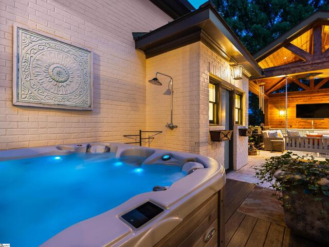 Photo of 100 Putney Bridge Road