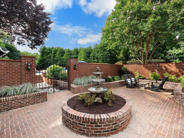 Photo of 102 Tuscany Way