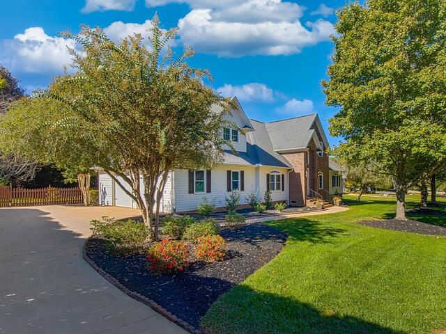 Photo of 1021 Kensington Lake Drive