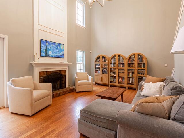 Photo of 616 FAIRVIEW LAKE Way