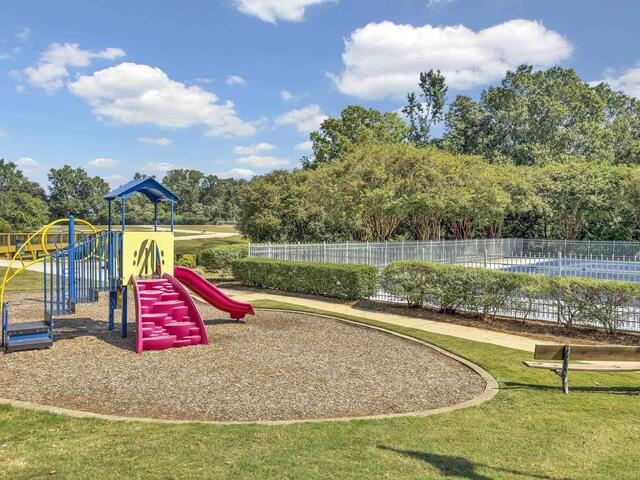 Photo of 616 FAIRVIEW LAKE Way