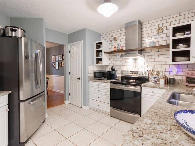 Photo of 616 FAIRVIEW LAKE Way