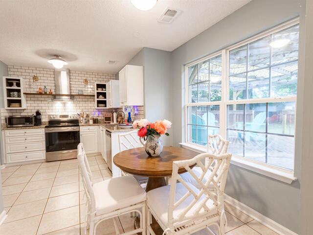 Photo of 616 FAIRVIEW LAKE Way