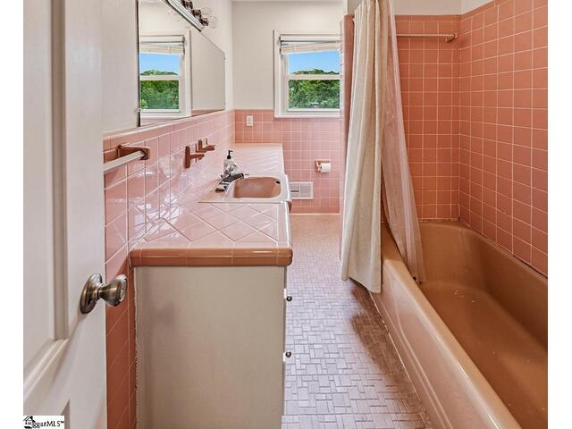 Photo of 106 Oak Forest Drive