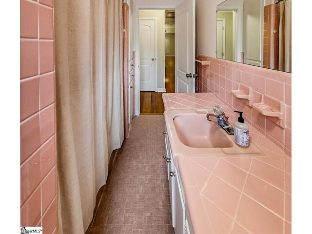 Photo of 106 Oak Forest Drive