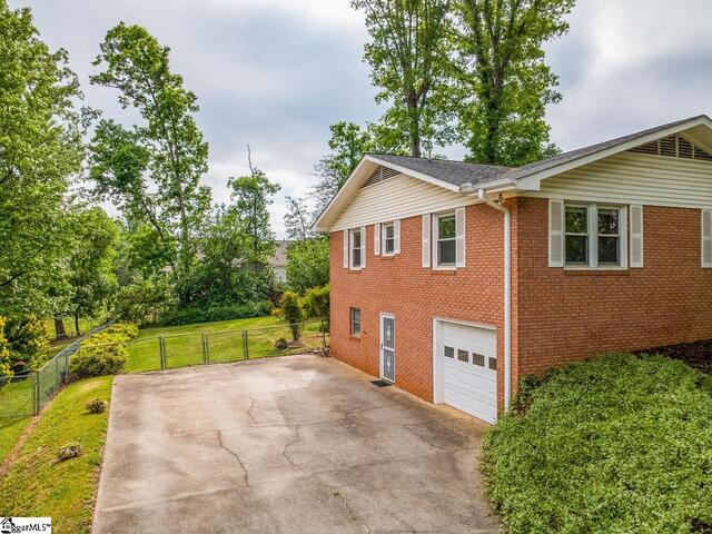 Photo of 106 Oak Forest Drive
