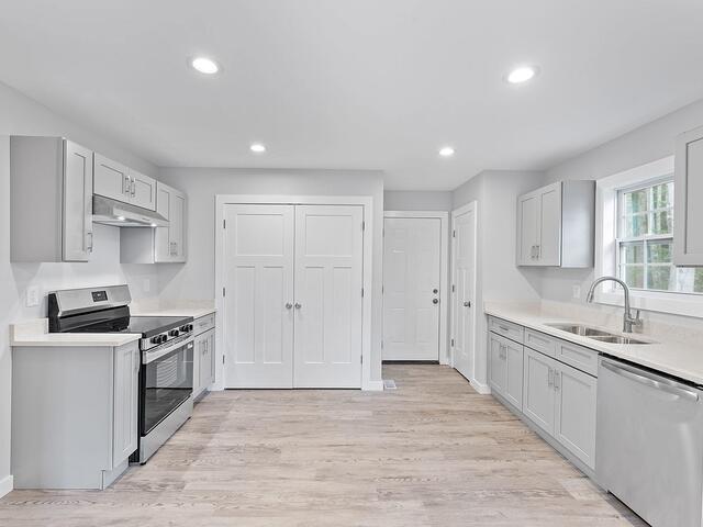 Photo of 420 Fox Valley Road