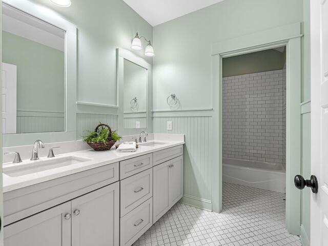Photo of 425 E Faris Road