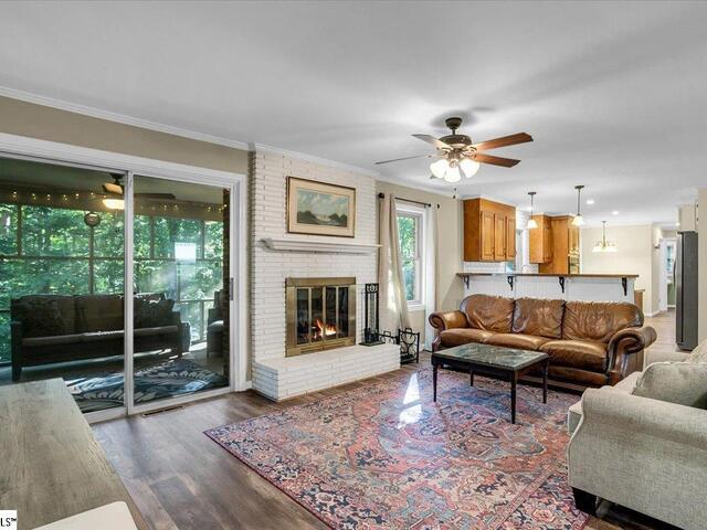 Photo of 303 Woodbluff Road