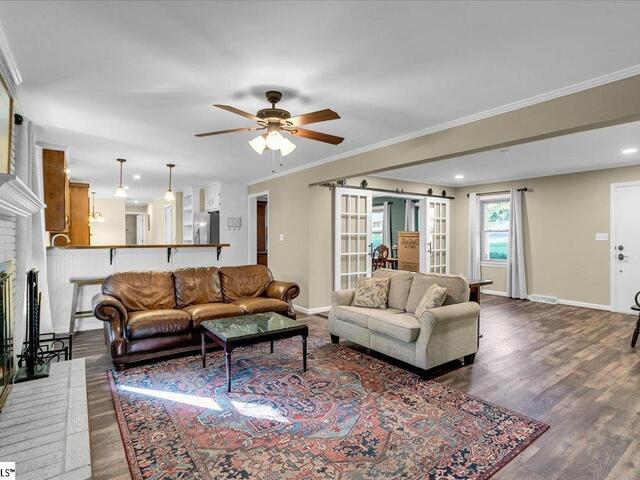 Photo of 303 Woodbluff Road