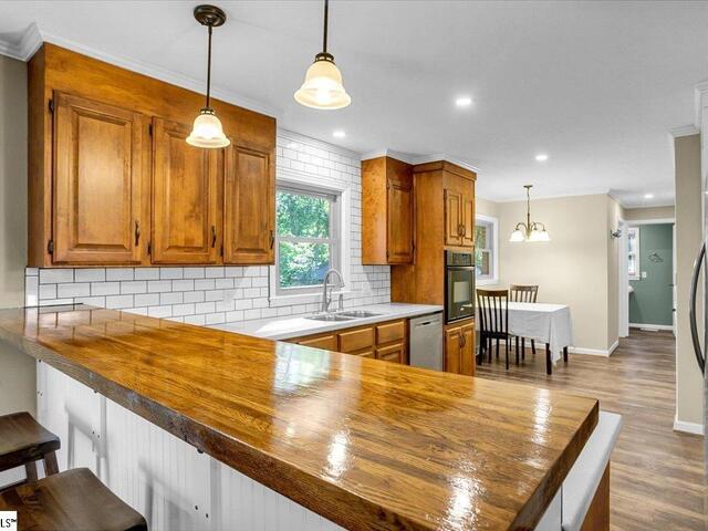 Photo of 303 Woodbluff Road