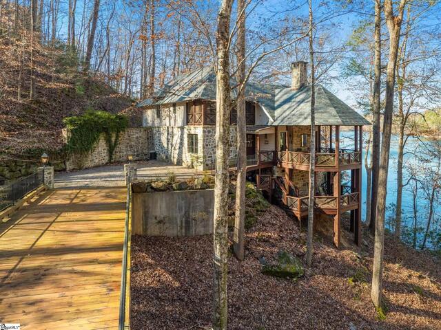 Photo of 604 Top Ridge Drive