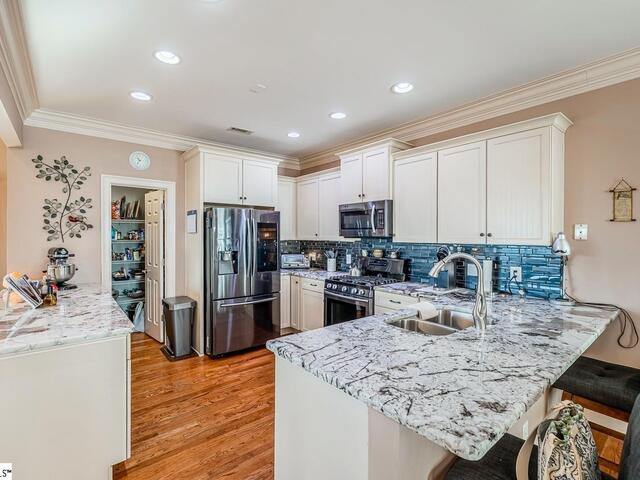 Photo of 902 Blue Moon Street