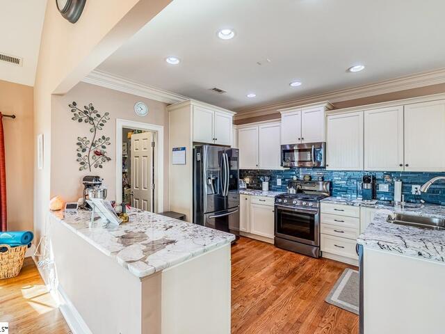 Photo of 902 Blue Moon Street