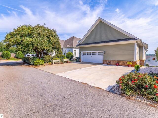 Photo of 902 Blue Moon Street