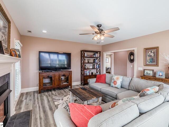 Photo of 902 Blue Moon Street