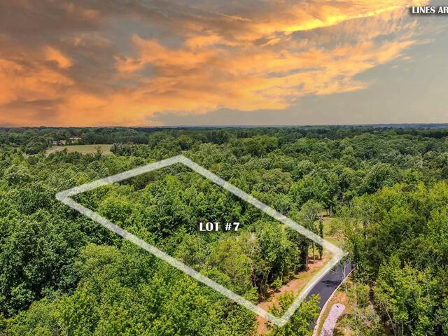 Photo of 141 Flowing Rock Road